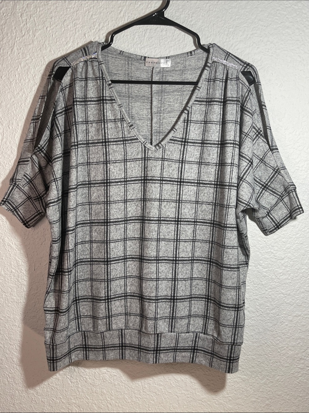 Retrology, Gray Plaid V-Neck Short Sleeve Top Size M